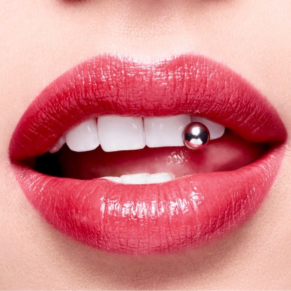 MAC Put A Bow On It Lustreglass Lipstick Bubbles & Bows - Picture 3 of 11